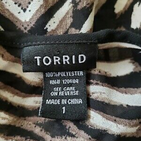 ♠️SOLD♠️Torrid's AbstractCriss-cross Open Back Top - Picture 10 of 11